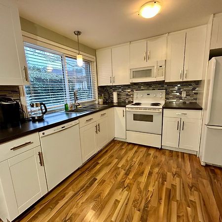 North Nanaimo Gem - Garden-View Room With Private Ensuite Exterior photo