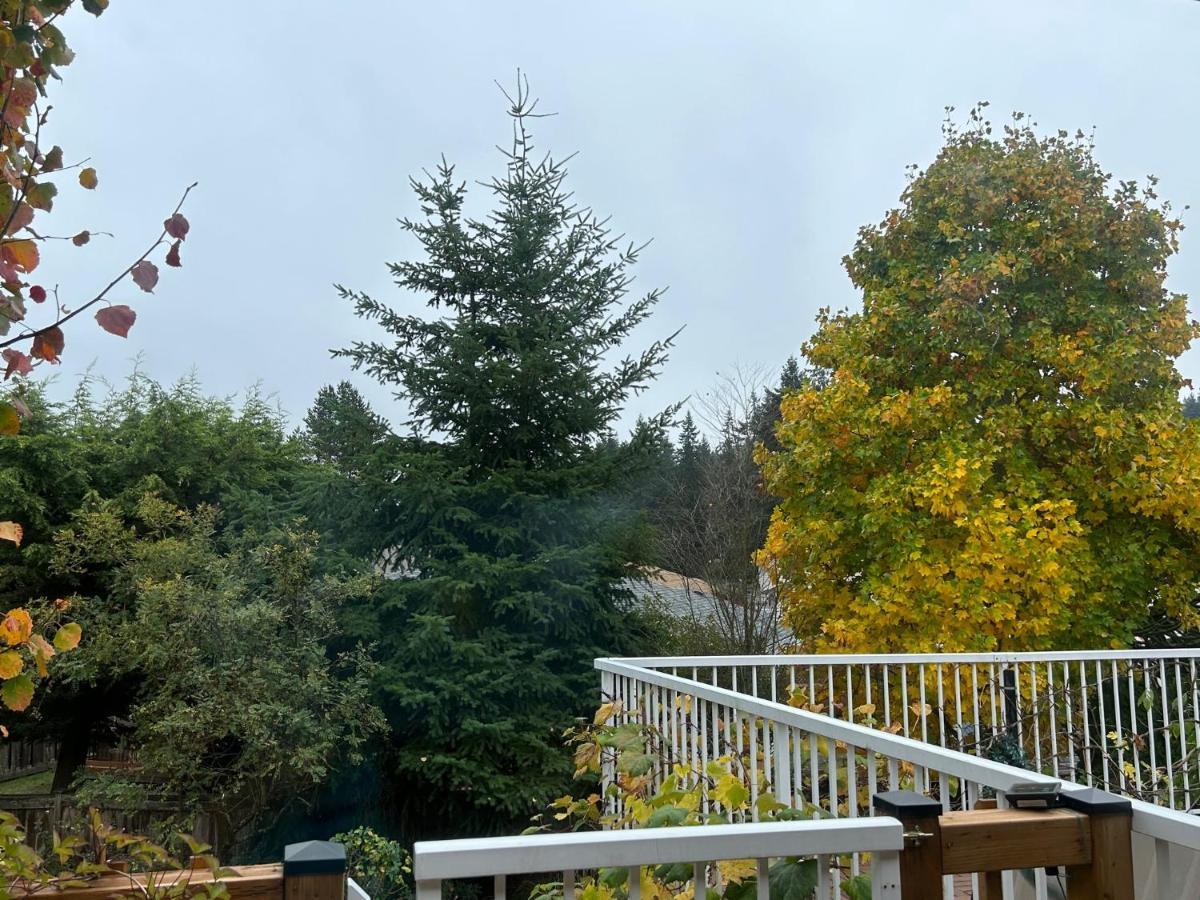 North Nanaimo Gem - Garden-View Room With Private Ensuite Exterior photo