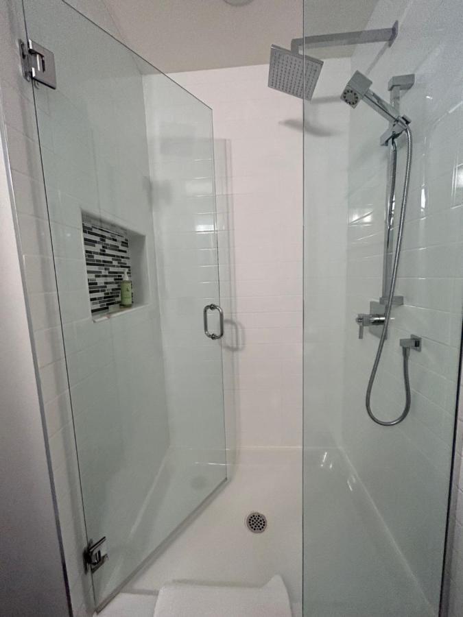 North Nanaimo Gem - Garden-View Room With Private Ensuite Exterior photo