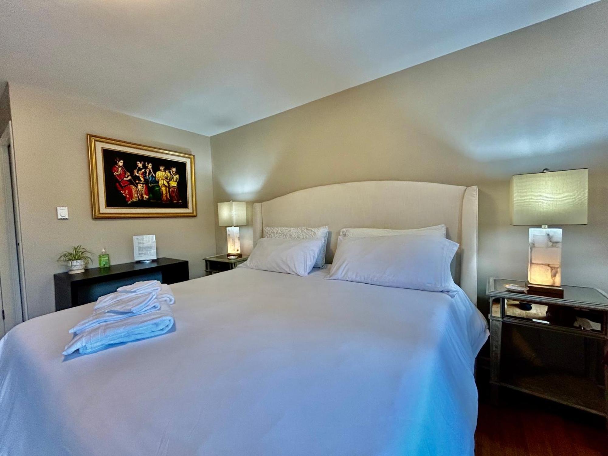 North Nanaimo Gem - Garden-View Room With Private Ensuite Exterior photo