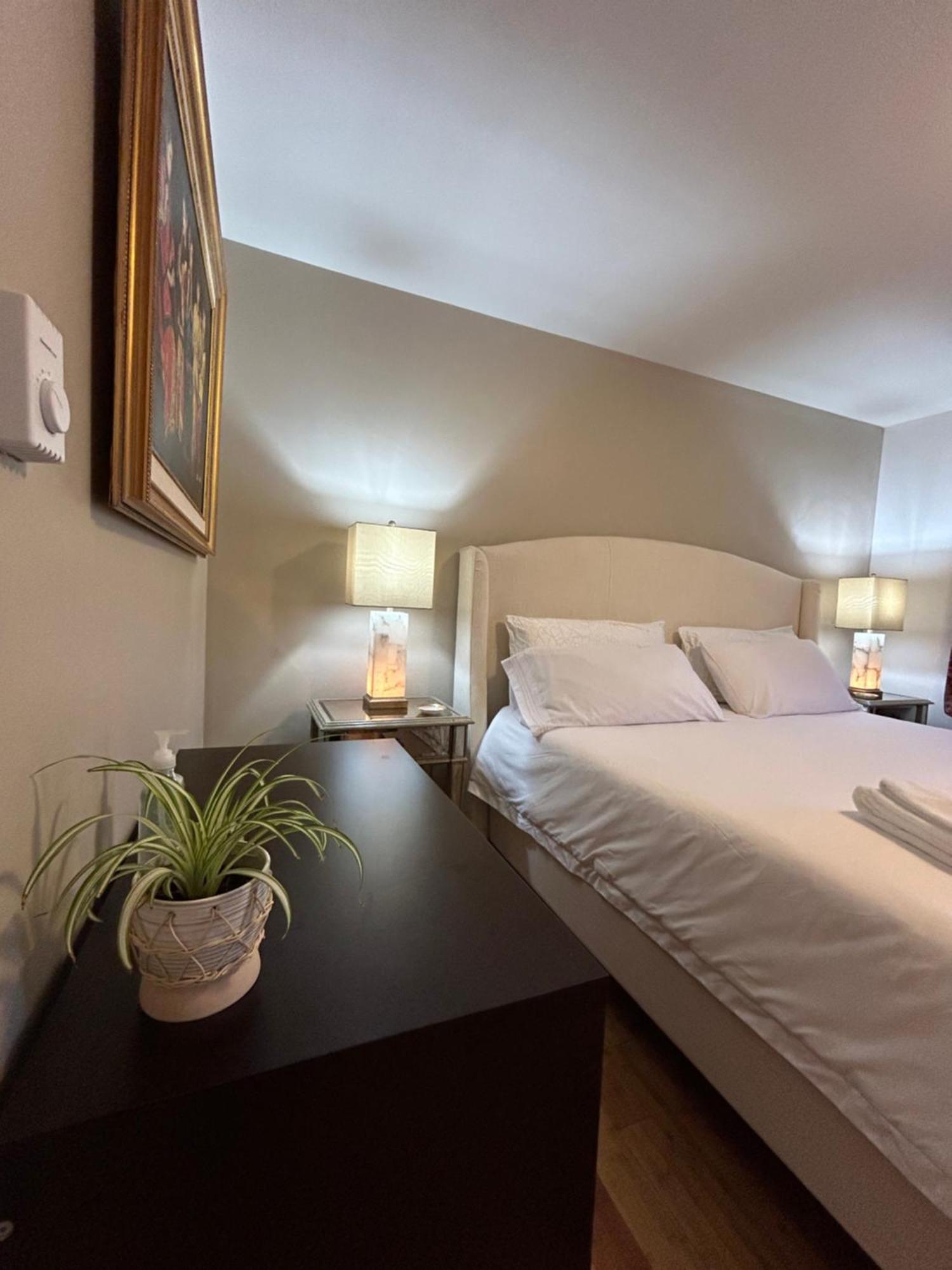North Nanaimo Gem - Garden-View Room With Private Ensuite Exterior photo