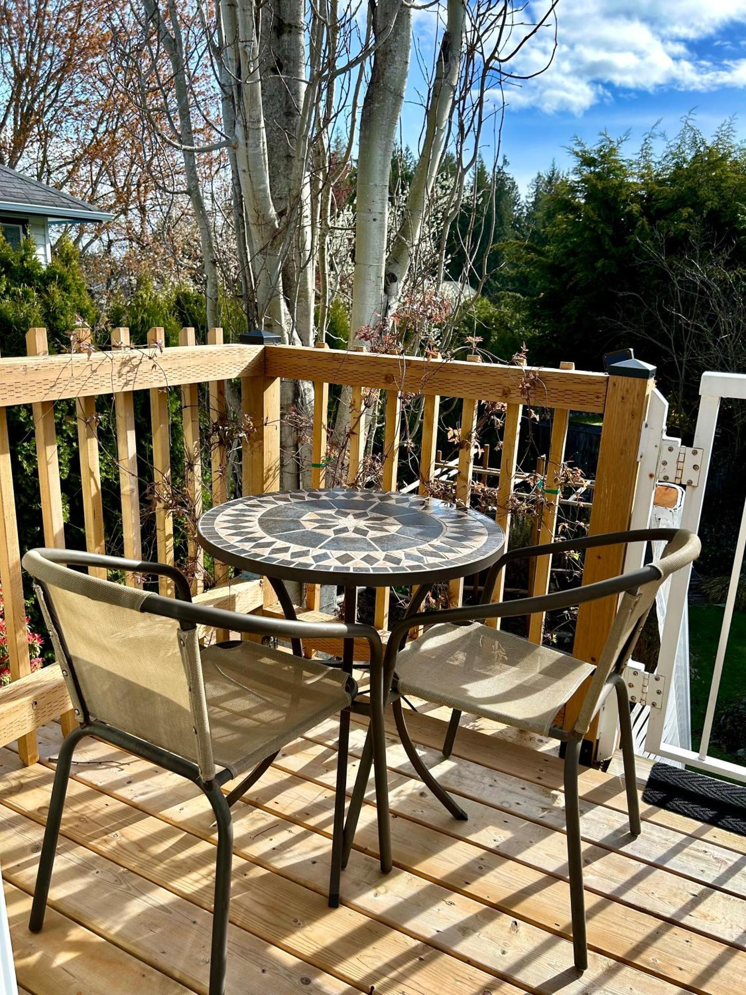 North Nanaimo Gem - Garden-View Room With Private Ensuite Exterior photo