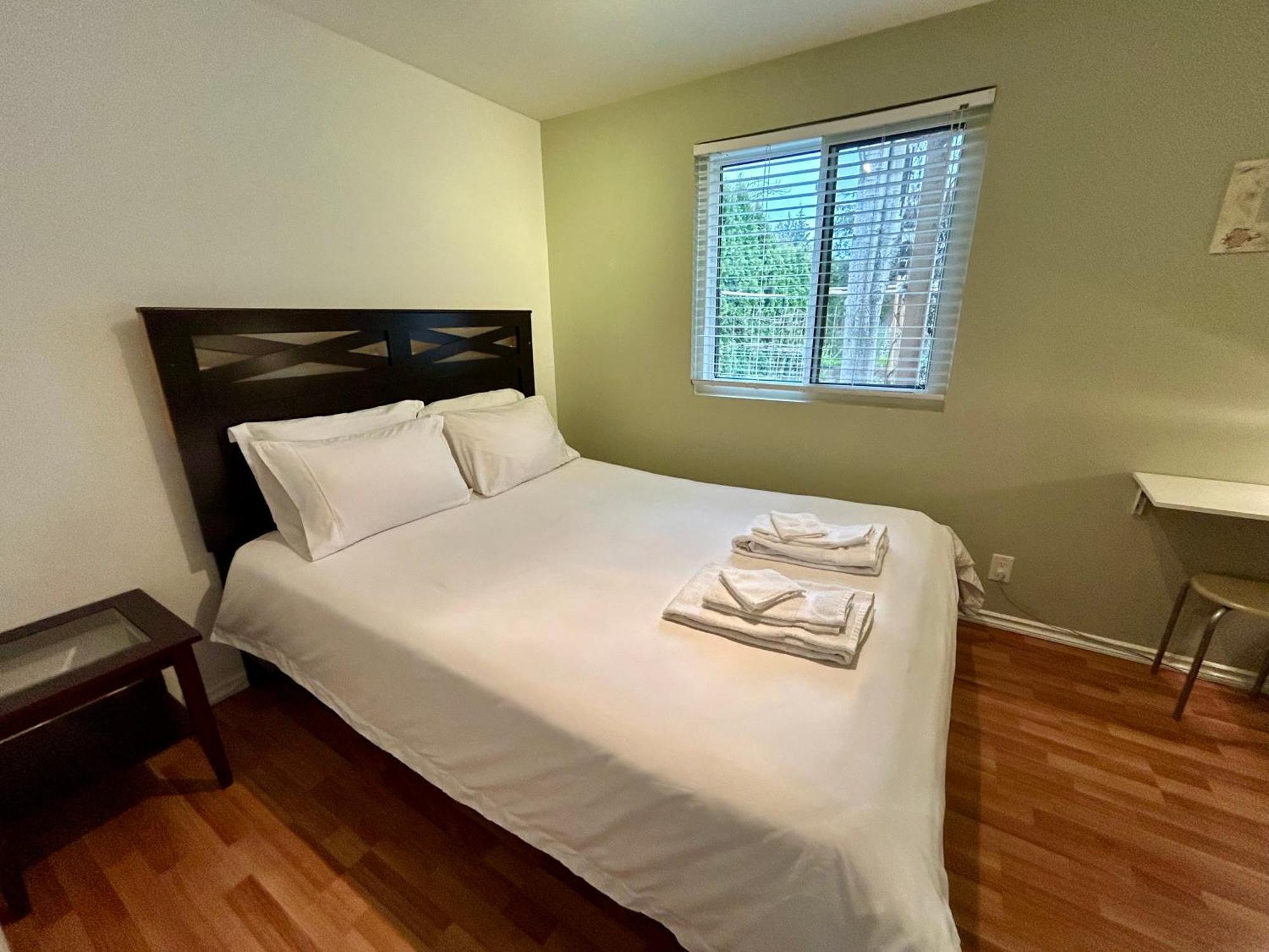 North Nanaimo Gem - Garden-View Room With Private Ensuite Exterior photo